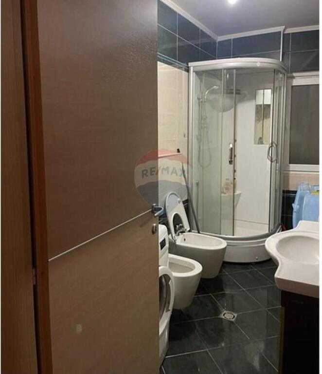 APARTAMENT 3+1+2+2 GARAZHE PER SHITJE TE KOMUNA