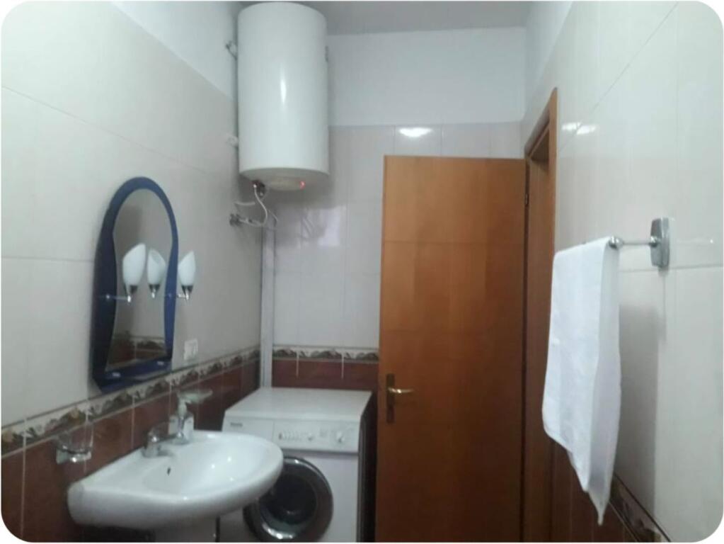 JEPET ME QERA SUPER APARTAMENT 1+1 ME PQMJE DETI NE PLAZH DURRES