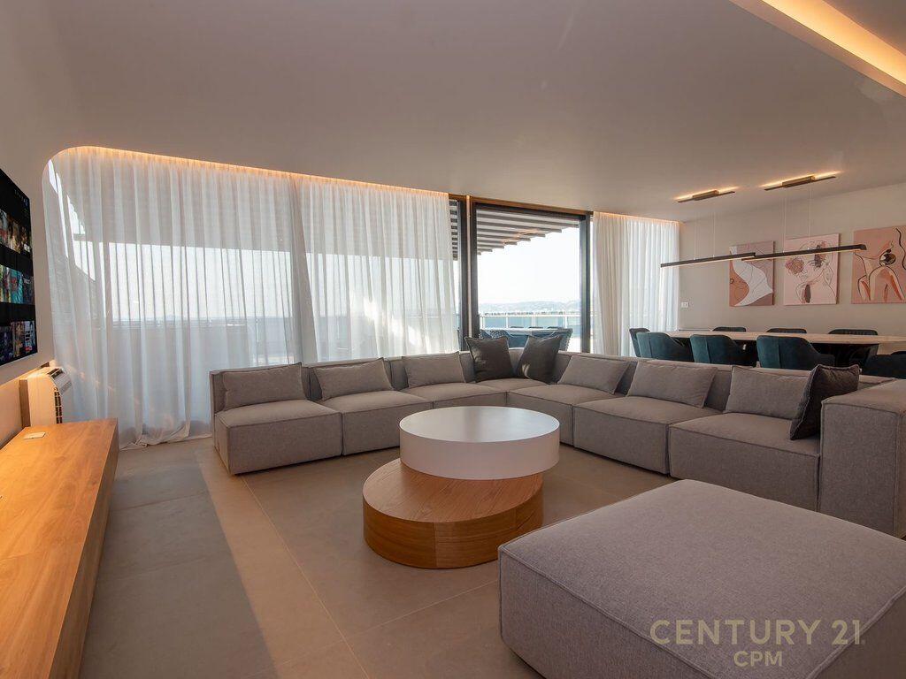 Penthouse Premium 3+1+2 me Verandë Panoramike – Vlorë