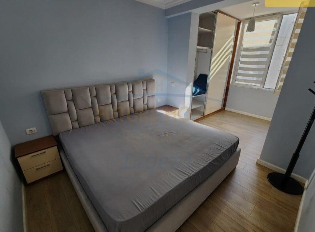 Qera, Apartament 2+1+2 Poste Parkimi, Liqeni i Thate Tirane.