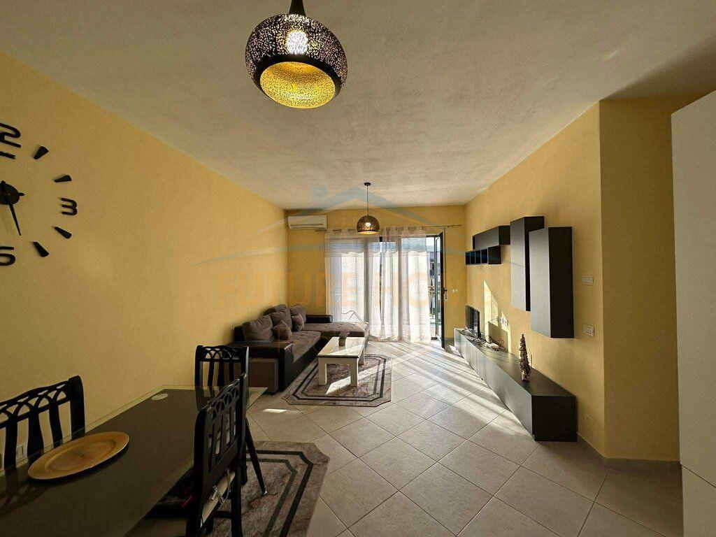 Qera, Apartament 2+1+ Post Parkimi, Unaza e Re.