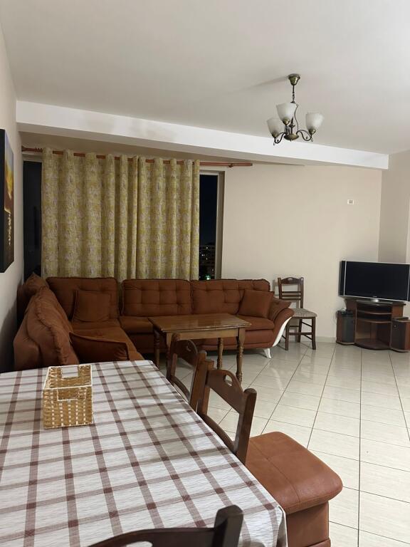 Jepet&#x20;Me&#x20;Qera&#x20;Apartament&#x20;2&#x2B;1&#x2B;1&#x20;Ballkon