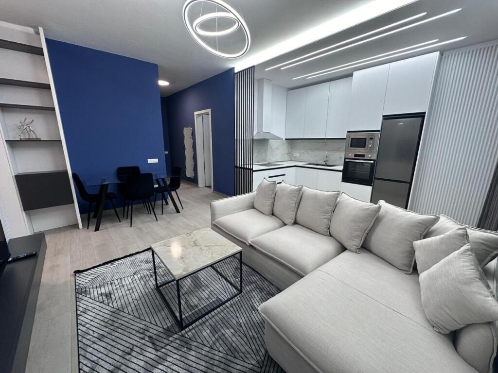 Qera 2+1 Liqeni i Thate , Luks