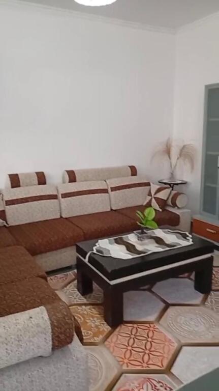 Jepet Me Qera Apartament 2+1+1 Ballkon