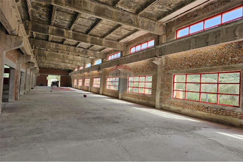 MAGAZINË/KAPANON ME QIRA në Vlorë – Vend Strategjik! 