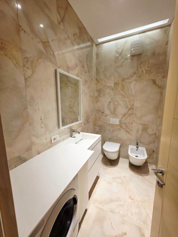 SHITET VILE E BASHKENGJITUR (ME OBORR) TEK KODRA E DIELLIT 1