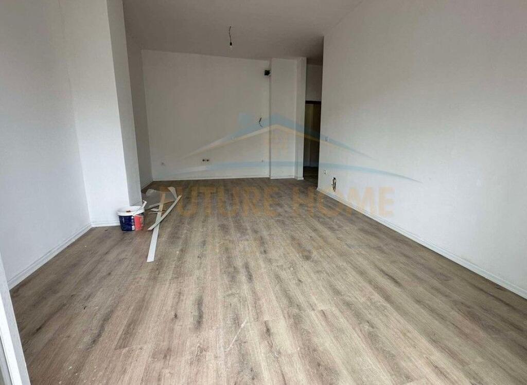 Shitet, Apartament 1+1, Rruga Dritan Hoxha.
