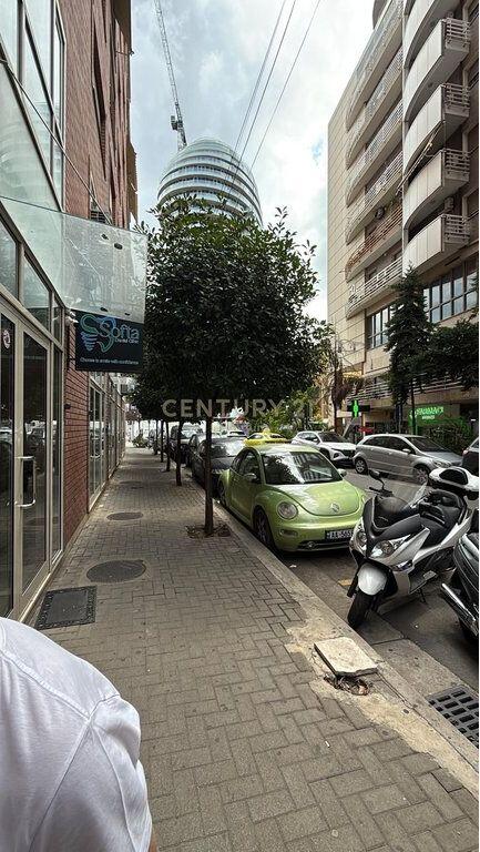 DYQAN KOMERCIAL ME QIRA – RR. BARDHOK BIBA, PRANË QENDRËS