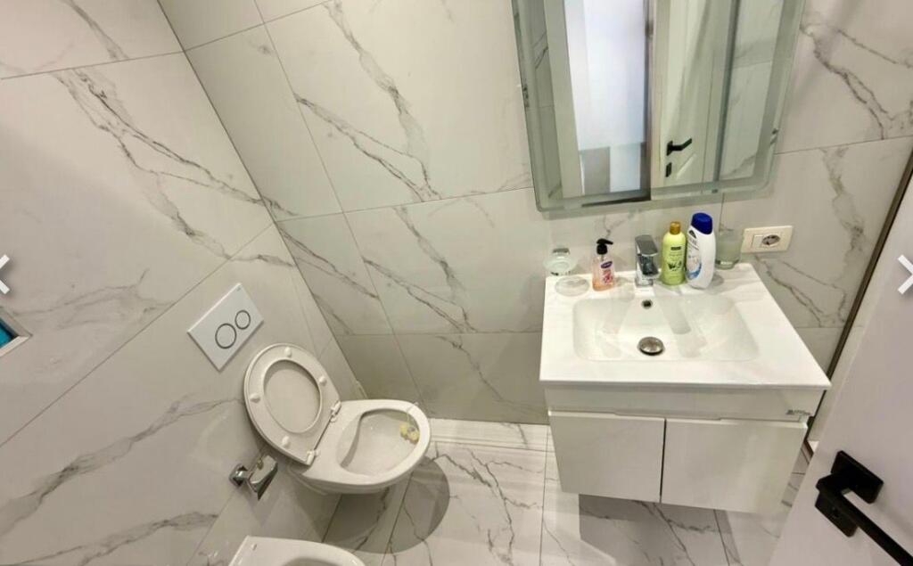 Jepet apartament 2+1 tek rr Kosovareve