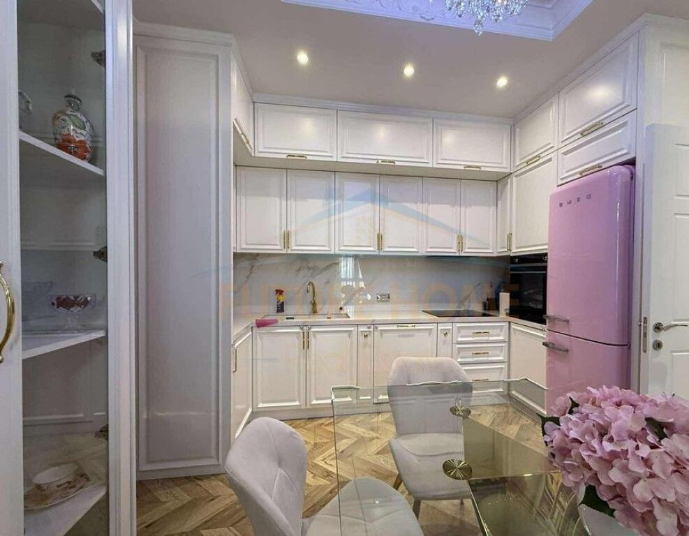 In vendita, Appartamento 2+1+Posto Auto, Piazza 21, Via Kavaja, Tirana