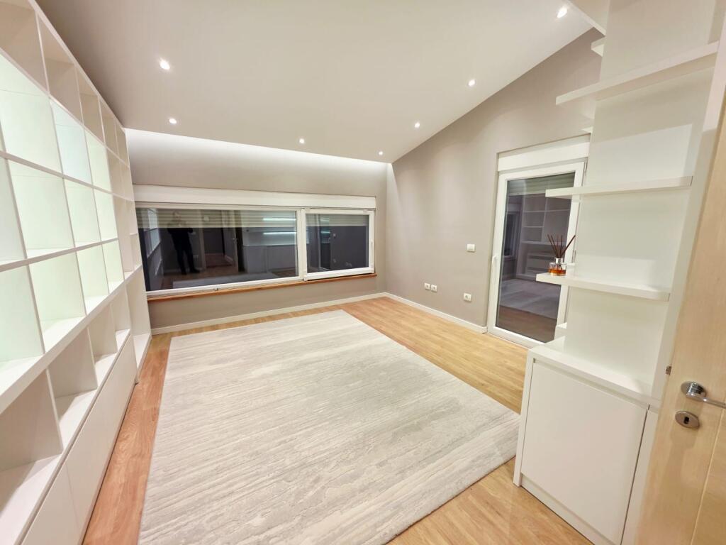 SHITET VILE E BASHKENGJITUR (ME OBORR) TEK KODRA E DIELLIT 1