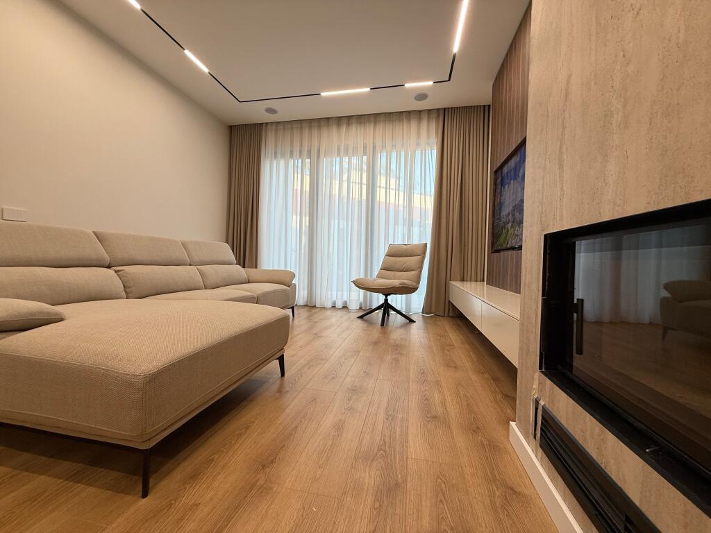 QIRA APARTAMENT LUKSOZ 2+1+2 ME POST PARKIMI TEK GREEN VALLEY RESIDENCE!
