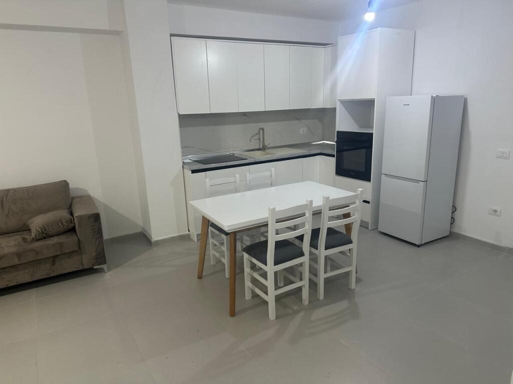 Qera, Apartament 1+1, Unaza e Re, Tiranë.
