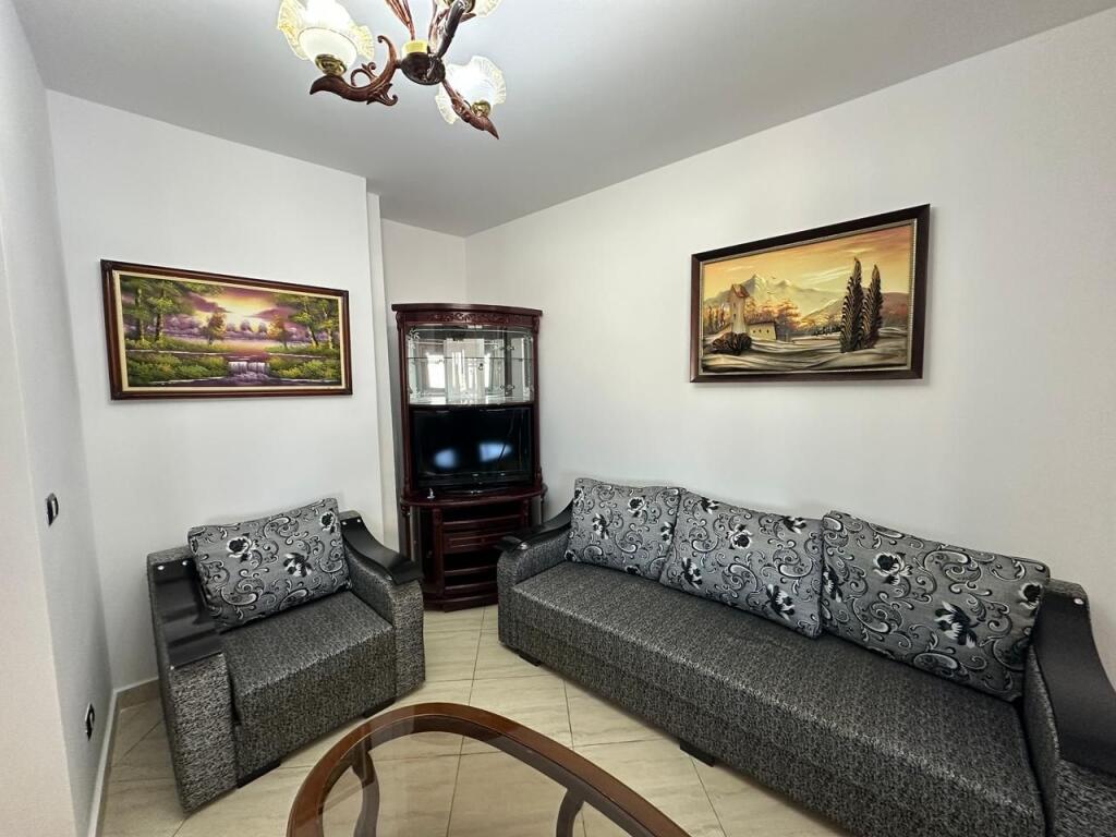 Xhamllik, Apartament 2+1 Per Qira