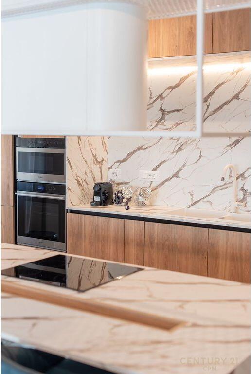 Penthouse Premium 3+1+2 me Verandë Panoramike – Vlorë