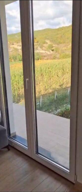 Jepet hyrje e sapo mobiluar 1+1+parkim ne Baldushk, autostrada tirane-elbasan