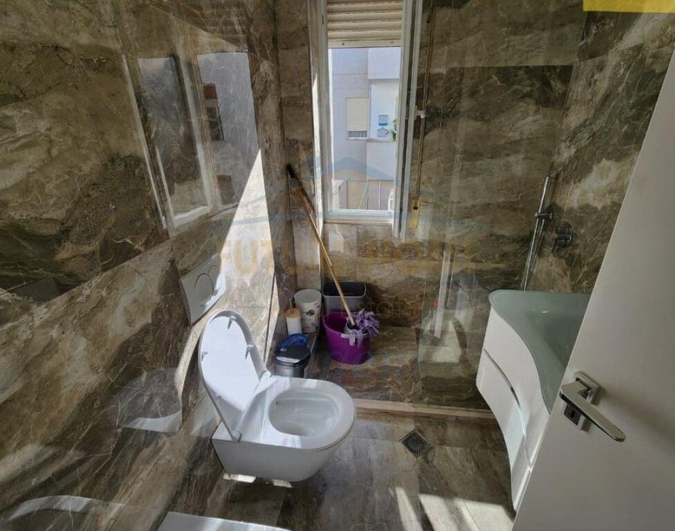 Qera, Apartament 2+1+2 Poste Parkimi, Liqeni i Thate Tirane.