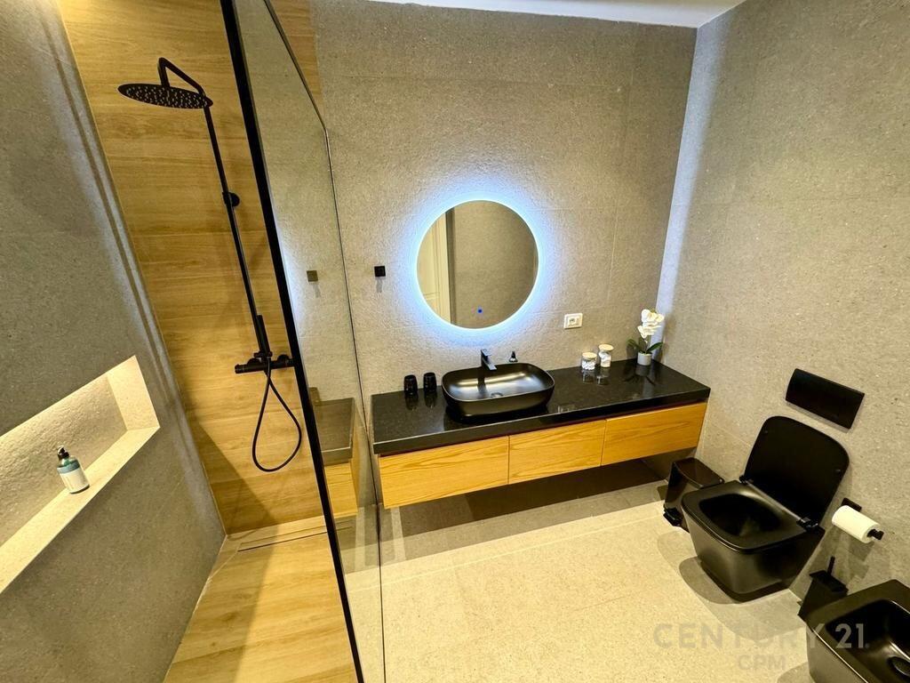 Penthouse Premium 3+1+2 me Verandë Panoramike – Vlorë