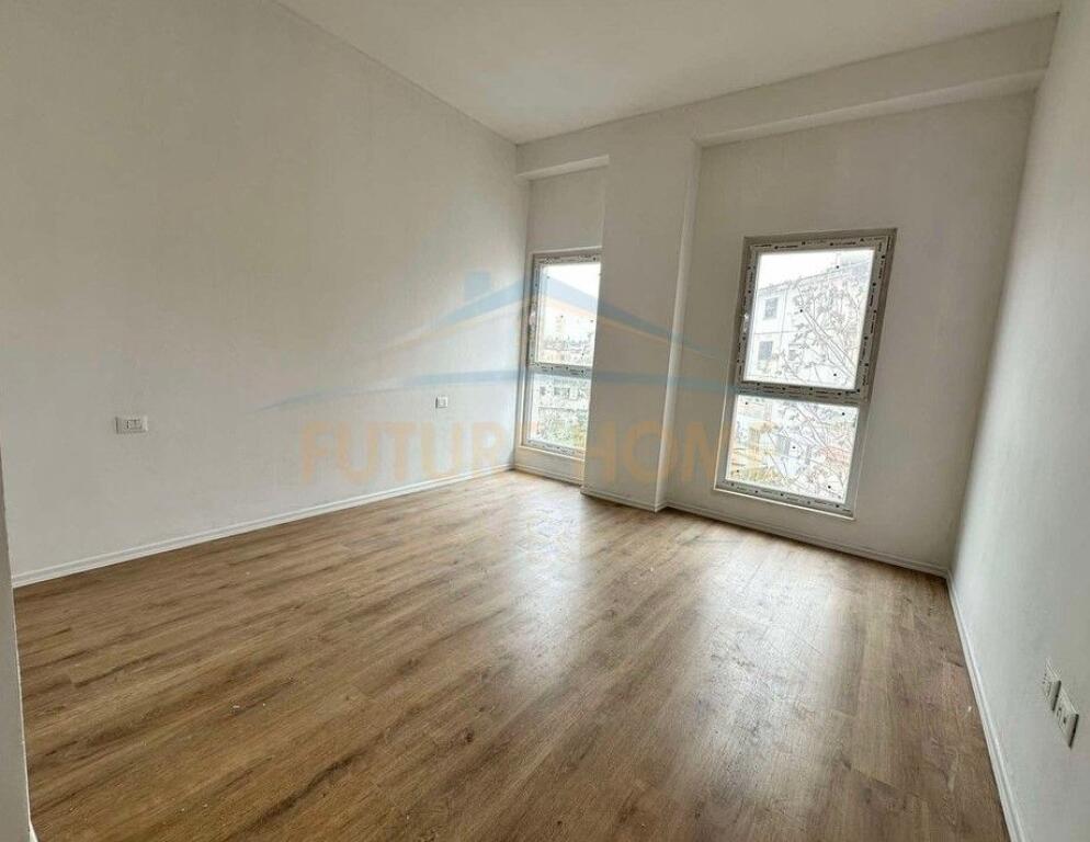 Shitet, Apartament 1+1, Rruga Dritan Hoxha.
