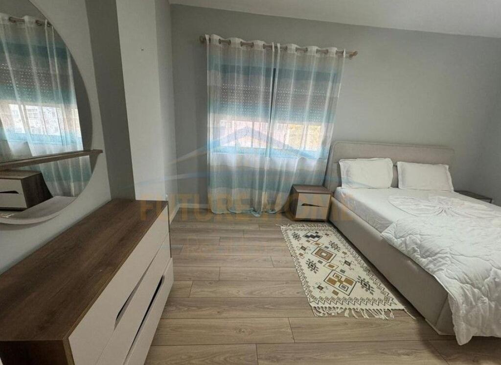 Qera, Apartament 2+1 tek Thesari, Fresku