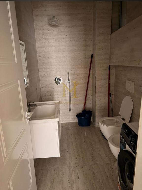 SHITET GARSONIERE NE SHKEMBIN E KAVAJES!!