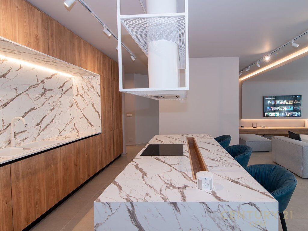 Penthouse Premium 3+1+2 me Verandë Panoramike – Vlorë