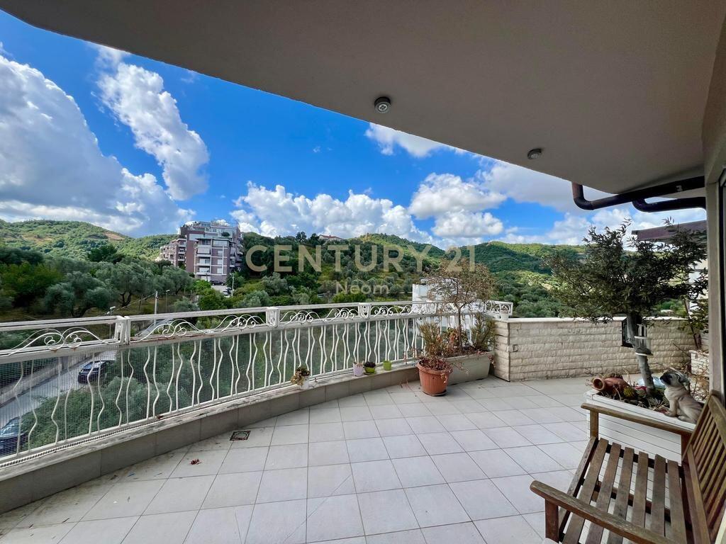 QIRA, APARAMENT 3+1 ME POST PARKIMI, LIQENI I THATE! 850 € /Muaj Sip. Totale  120m2