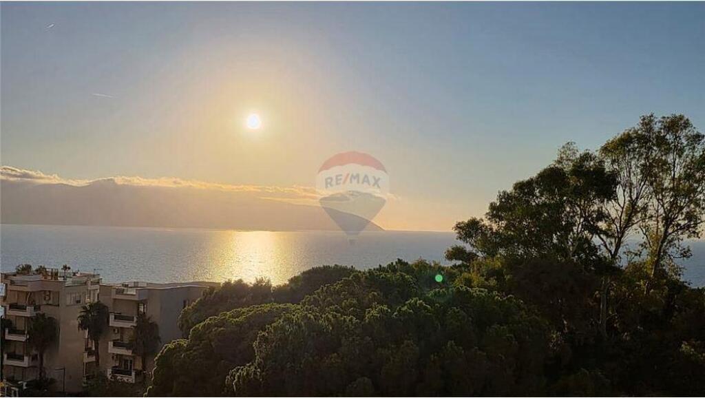 PENTHOUSE CON VISTA PANORAMICA SUL MARE A UJI I FTOHTË, VLORË!