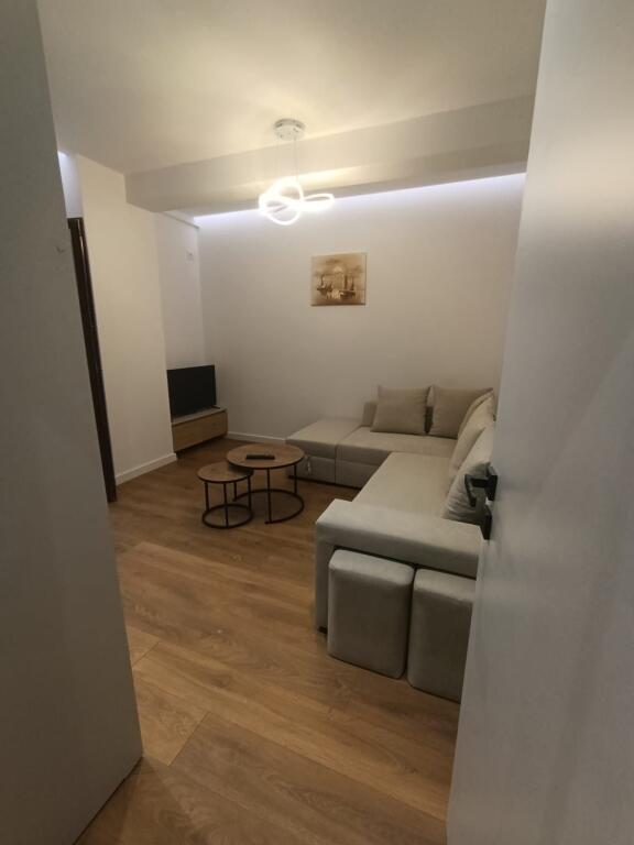 Apartament 1+1 tek Lulishtja Komuna e Parisit!