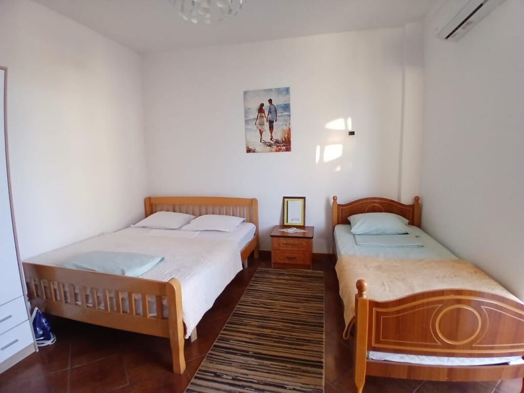 Jepet me qira 1+1 RRUGA E DURRESIT 500€