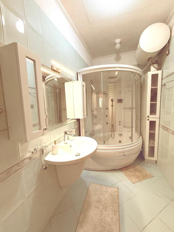 Casa privata 2+1+2 con parcheggio - Via Elbasan