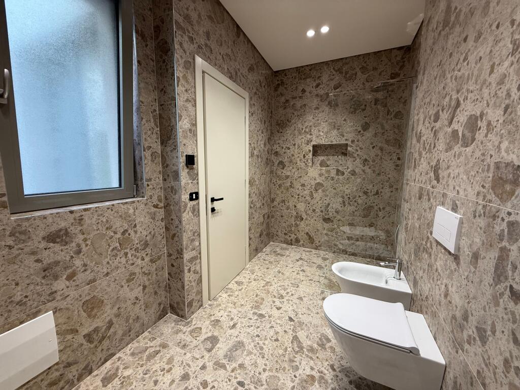 QIRA APARTAMENT LUKSOZ 2+1+2 ME POST PARKIMI TEK GREEN VALLEY RESIDENCE!
