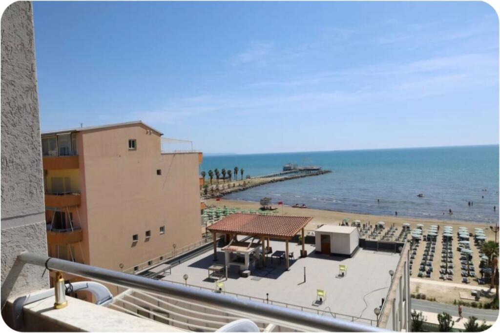 JEPET ME QERA SUPER APARTAMENT 1+1 ME PQMJE DETI NE PLAZH DURRES