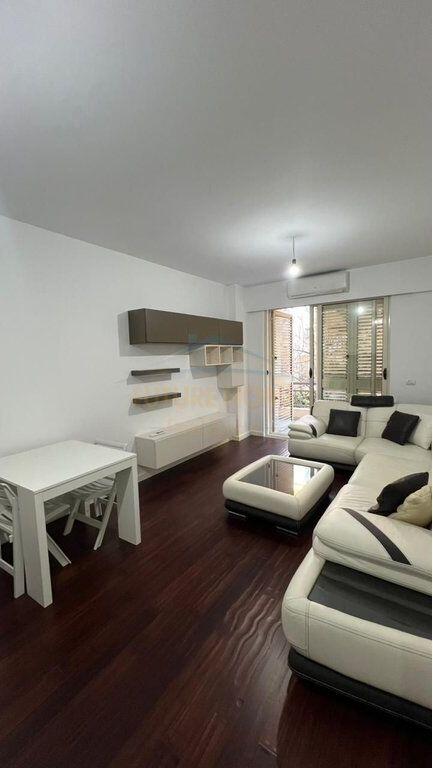 Shitet, Apartament 1+1, Fresku, Tiranë