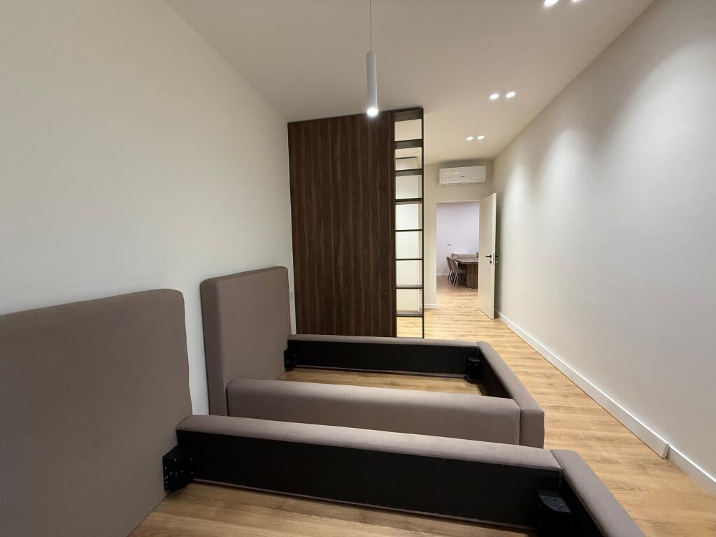 QIRA APARTAMENT LUKSOZ 2+1+2 ME POST PARKIMI TEK GREEN VALLEY RESIDENCE!
