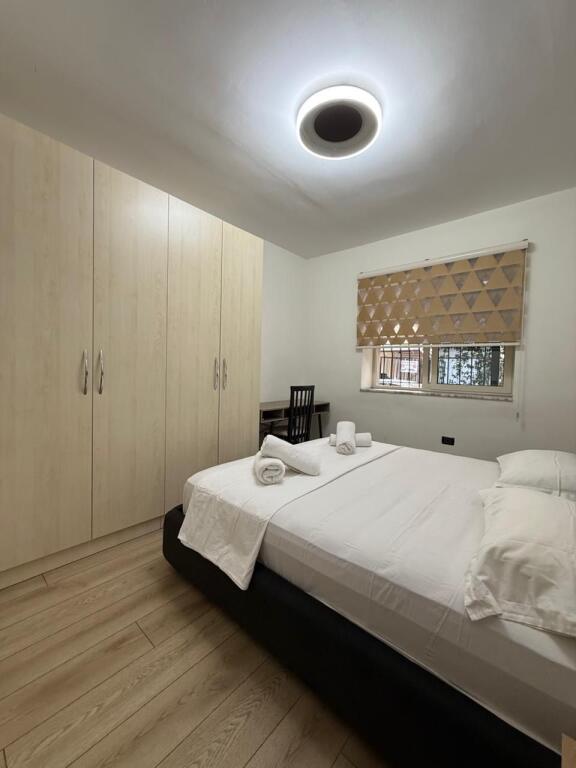 Jepet Me Qera Apartament 2+1+1 Ballkon