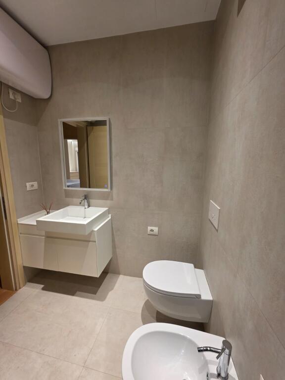 SHITET VILE E BASHKENGJITUR (ME OBORR) TEK KODRA E DIELLIT 1