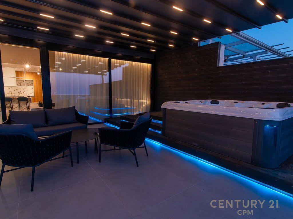 Penthouse Premium 3+1+2 me Verandë Panoramike – Vlorë