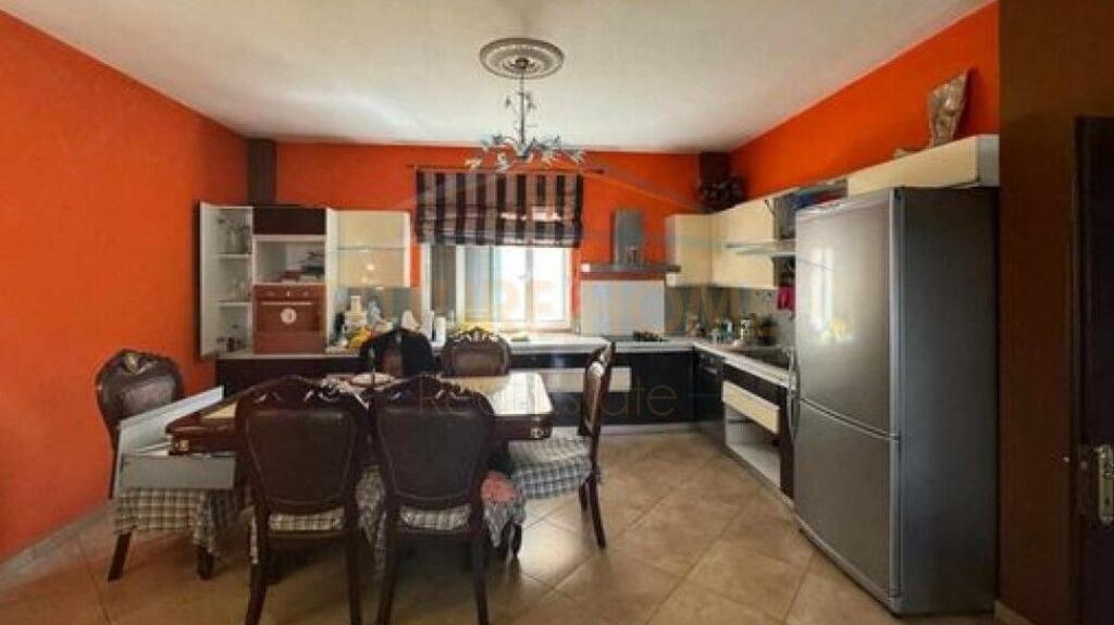 Shitet, Vile 3-kateshe, Varri i Bamit