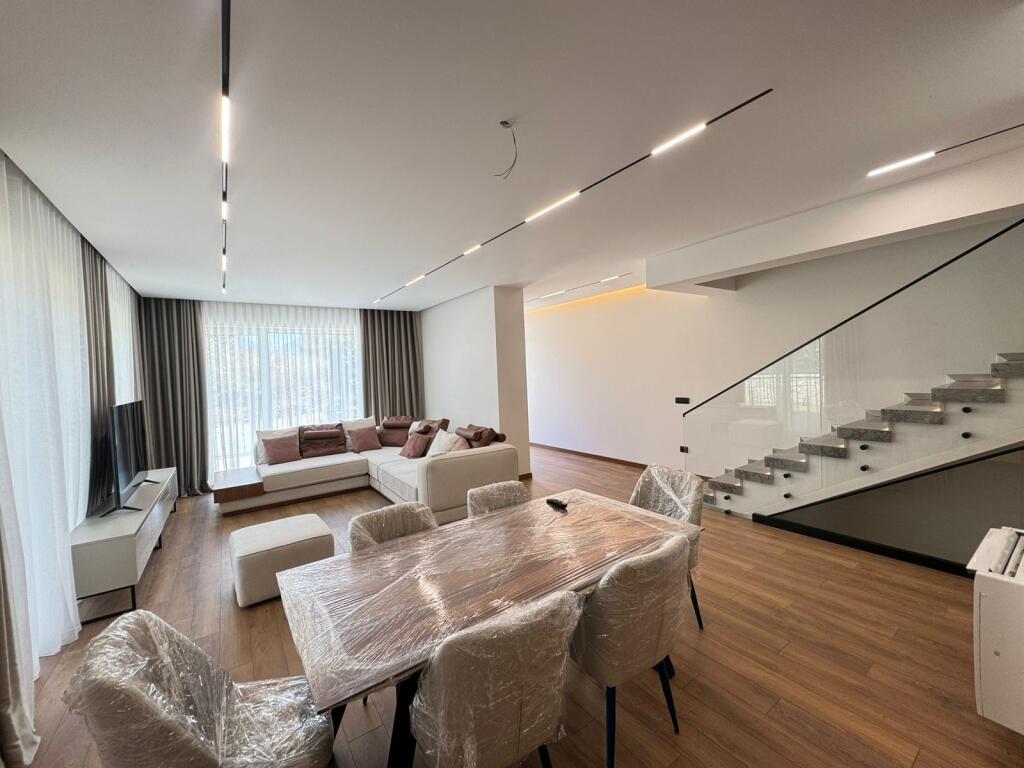 Japim me qira vile te bashkangjitur ne nje nga komplekset me prestigjoze tek Liqeni i Thate, Rezidenca Forest.