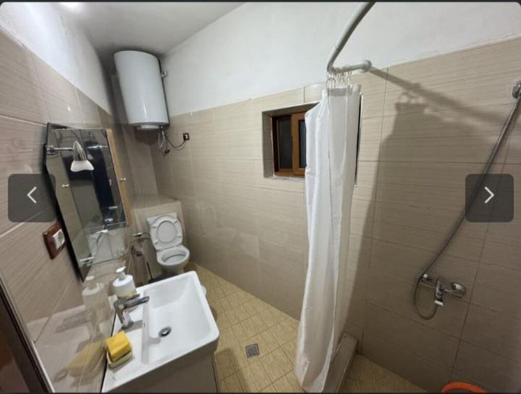🏠 Jepet Me Qira Apartament 2+1 – Rruga Riza Kodheli, pranë Venue Club💰 Çmimi: 45,000 lekë / muaj