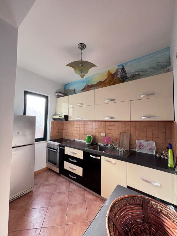 JEPET GARSIONERE ME QERA NE PLAZH