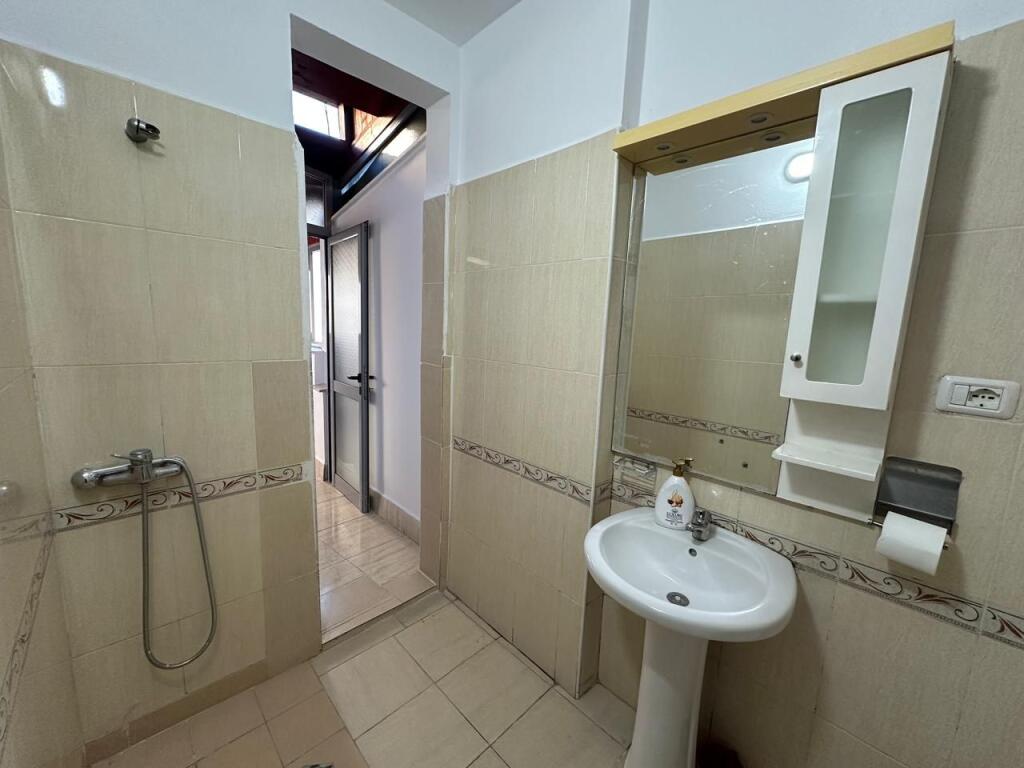 Xhamllik, Apartament 2+1 Per Qira