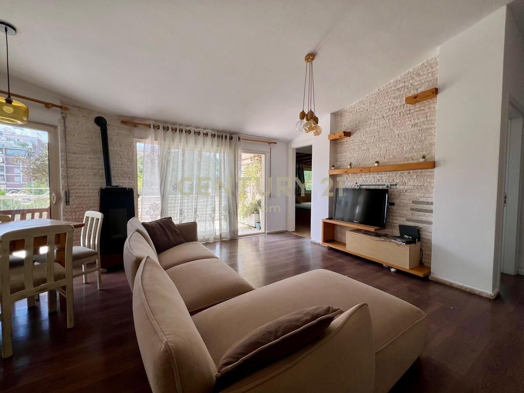 QIRA, APARAMENT 3+1 ME POST PARKIMI, LIQENI I THATE! 850 € /Muaj Sip. Totale  120m2