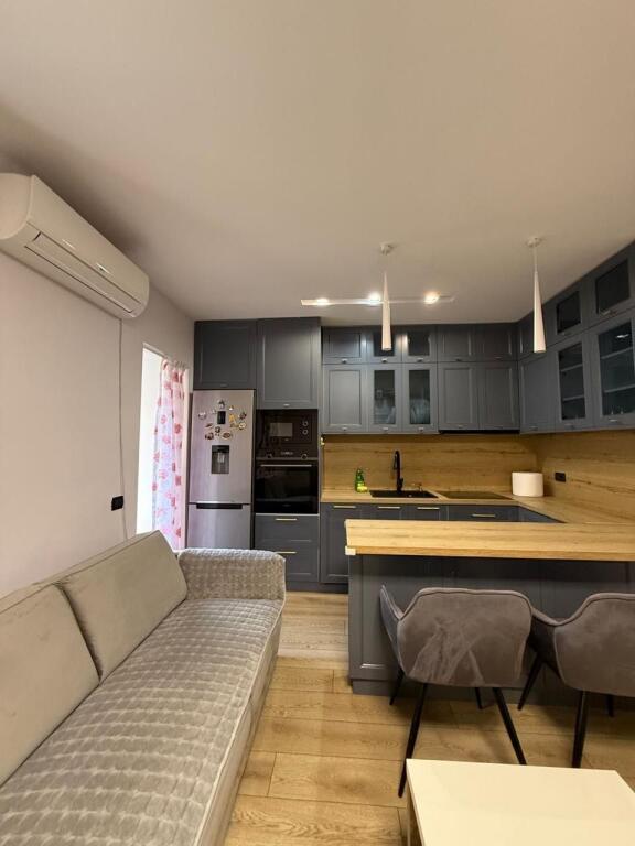 Jepet Me Qera Apartament 2+1+1 Ballkon