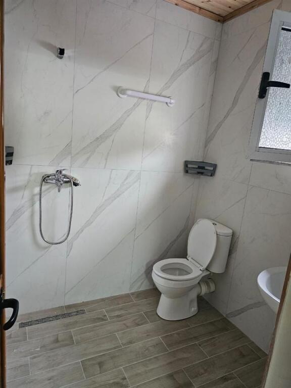 Jepet me qera garsionere , Laprake te Kmy  Cmimi: 300 mije leke