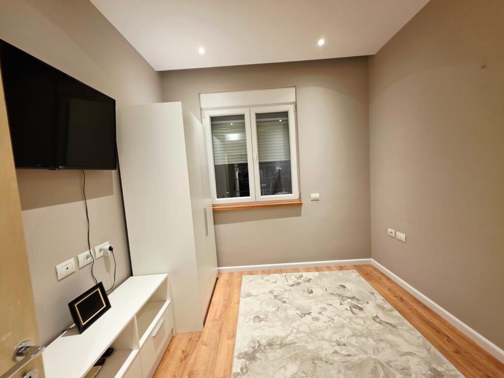 SHITET VILE E BASHKENGJITUR (ME OBORR) TEK KODRA E DIELLIT 1