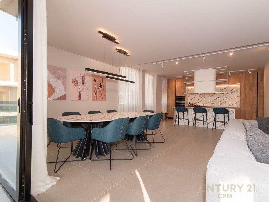 Penthouse Premium 3+1+2 me Verandë Panoramike – Vlorë