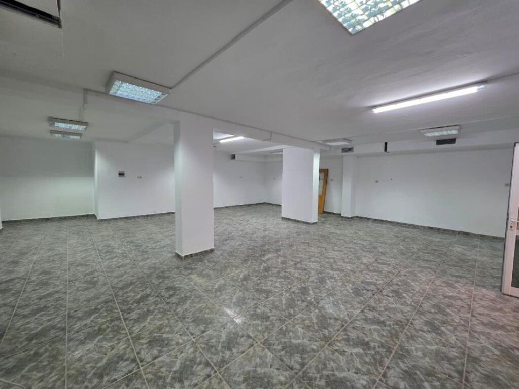 In Affitto: Locale Commerciale Sup.110m² Sulla Strada Principale📍Blocco Ville a Selite - Comune di Parigi | 800€/Mese