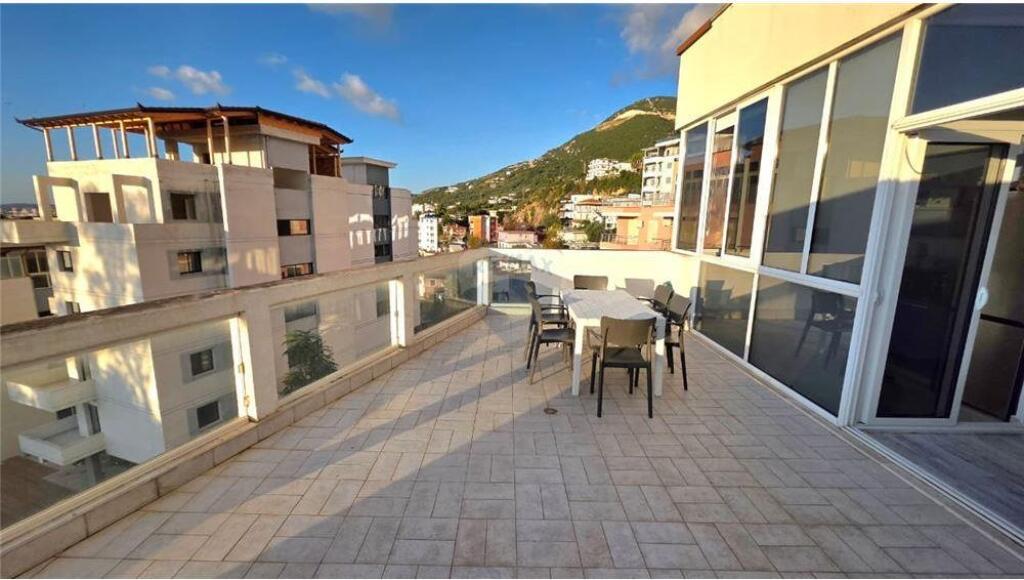 PENTHOUSE CON VISTA PANORAMICA SUL MARE A UJI I FTOHTË, VLORË!